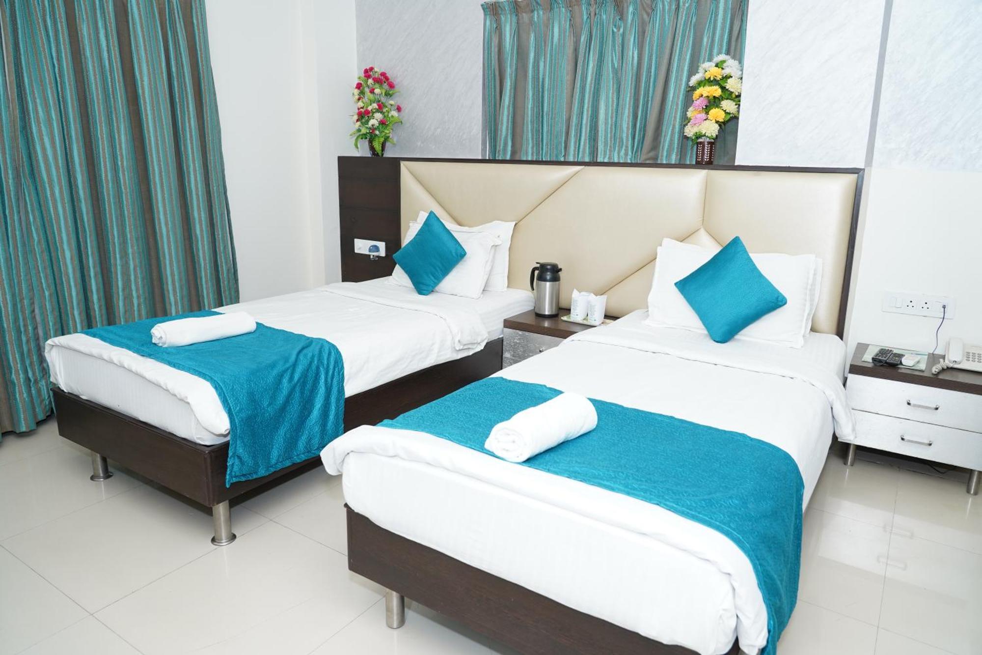Marshall The Grand Hotel Ahmedabad Esterno foto