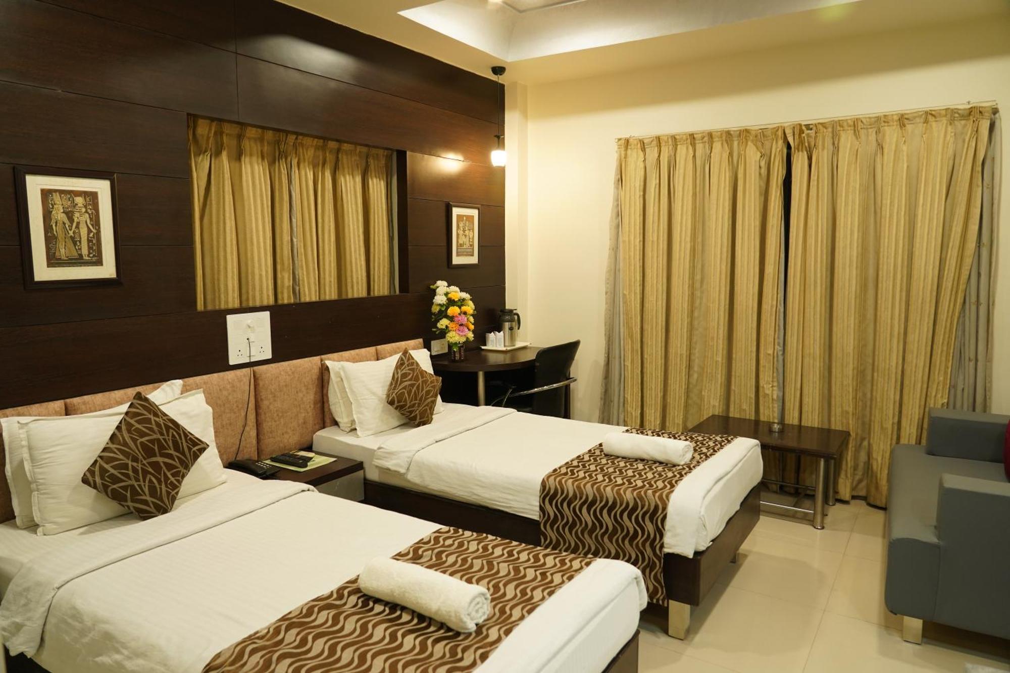 Marshall The Grand Hotel Ahmedabad Esterno foto