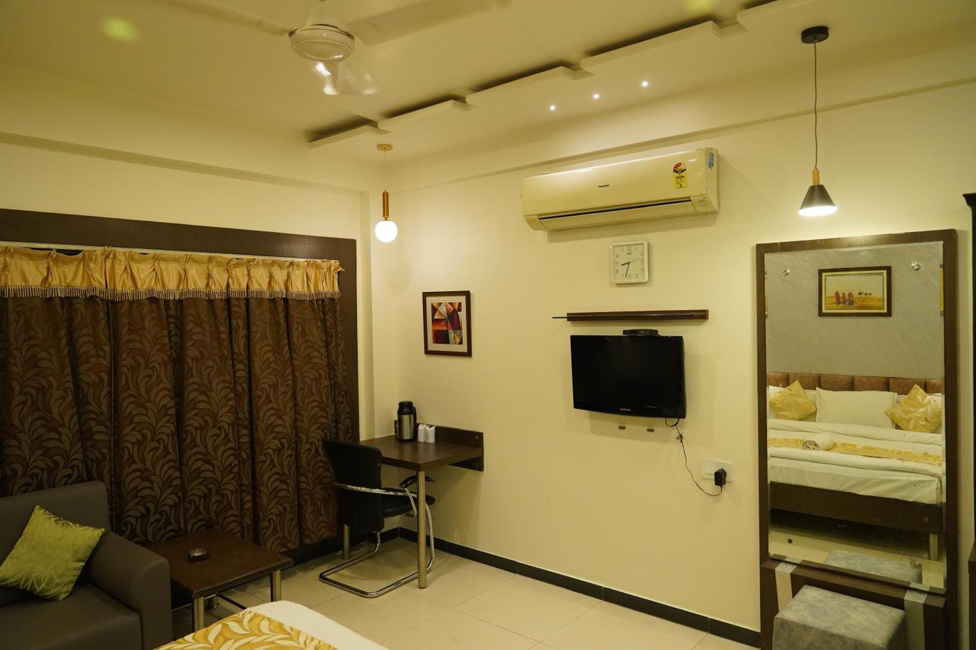 Marshall The Grand Hotel Ahmedabad Esterno foto