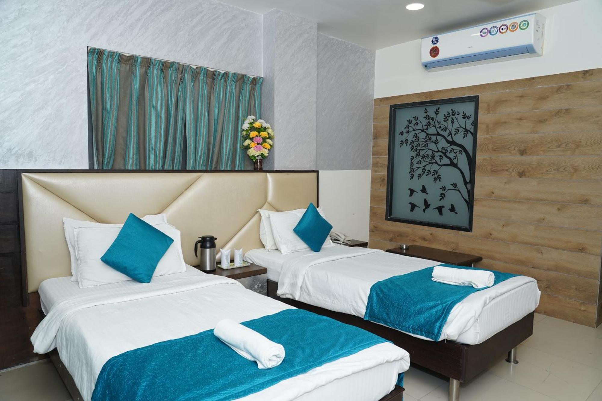 Marshall The Grand Hotel Ahmedabad Esterno foto