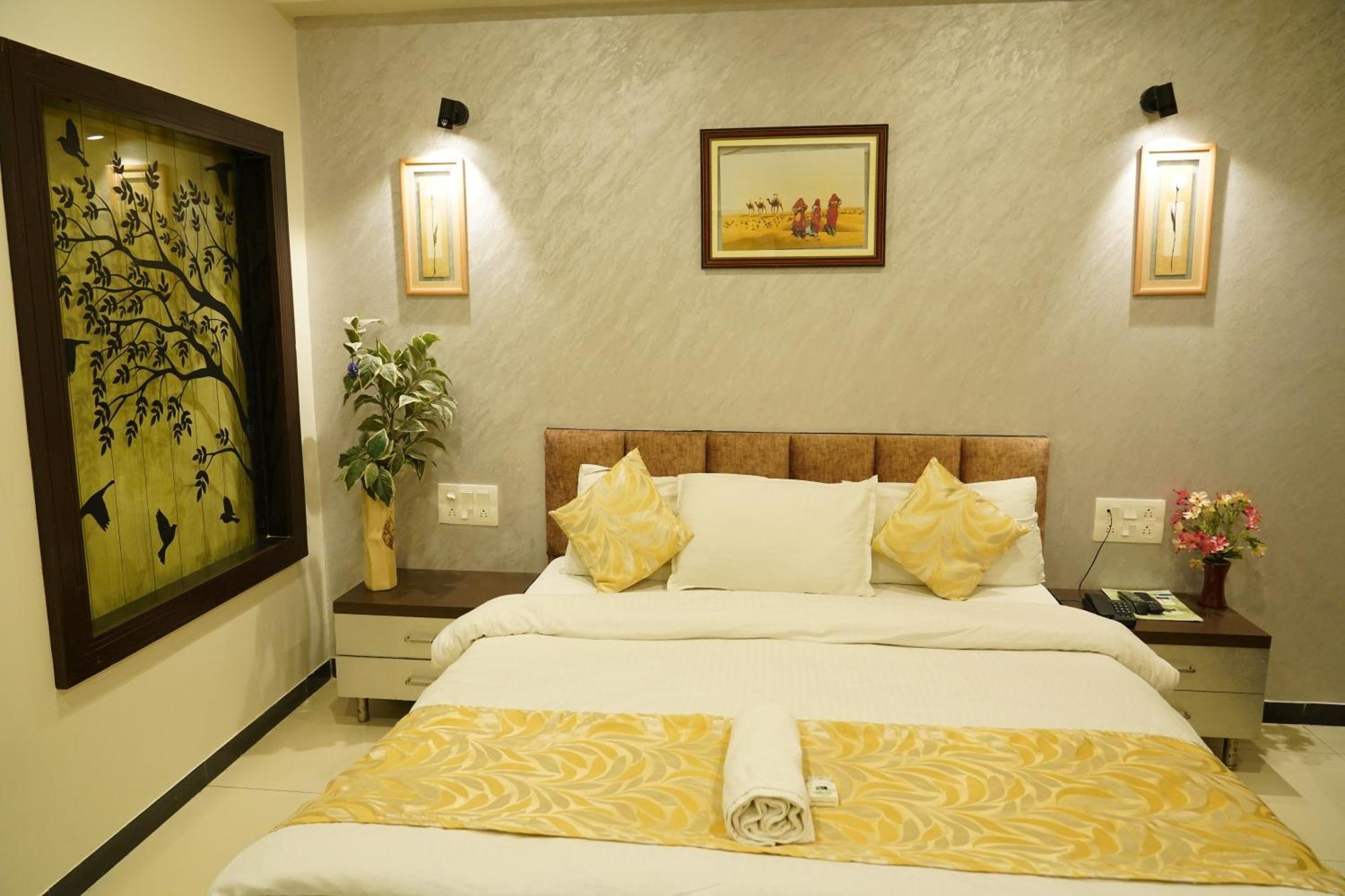 Marshall The Grand Hotel Ahmedabad Esterno foto