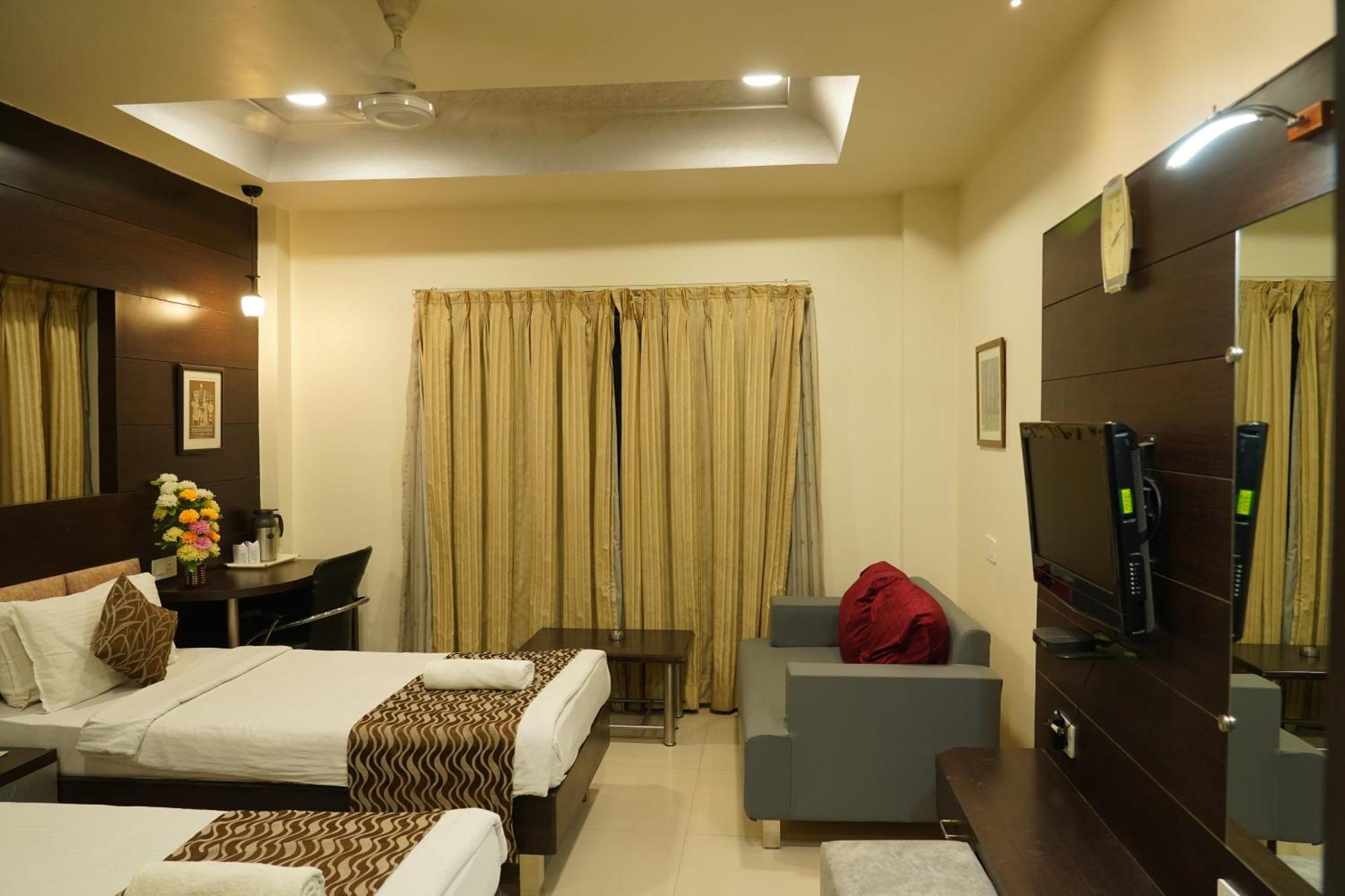 Marshall The Grand Hotel Ahmedabad Esterno foto