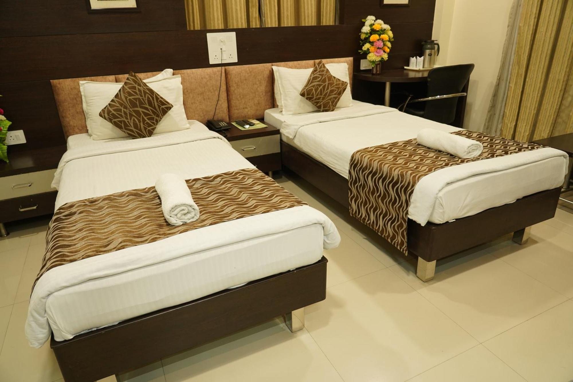 Marshall The Grand Hotel Ahmedabad Esterno foto