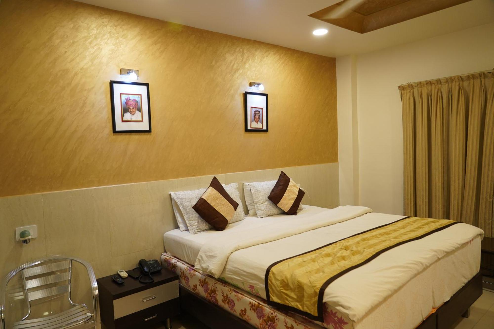 Marshall The Grand Hotel Ahmedabad Esterno foto