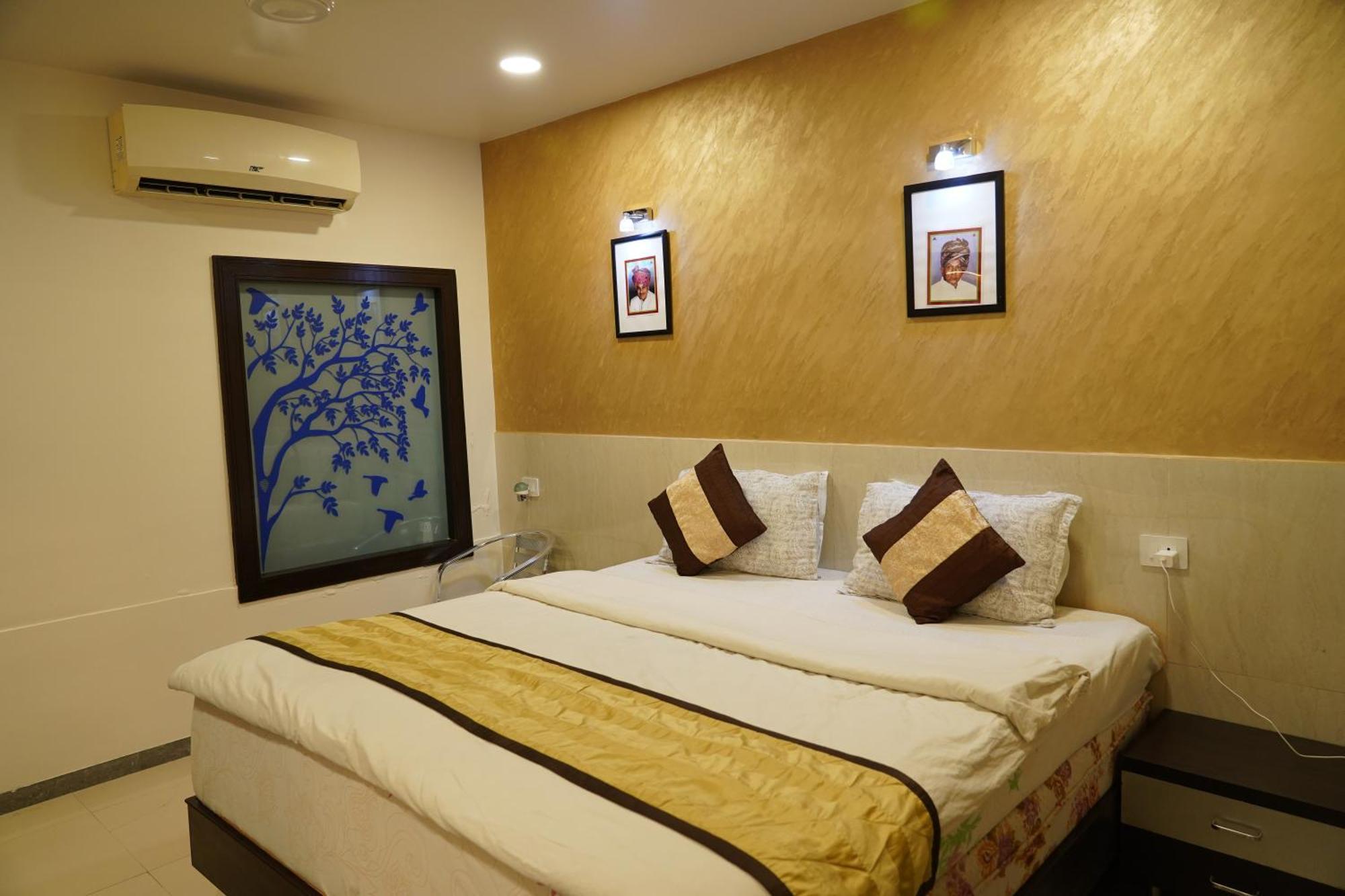 Marshall The Grand Hotel Ahmedabad Esterno foto