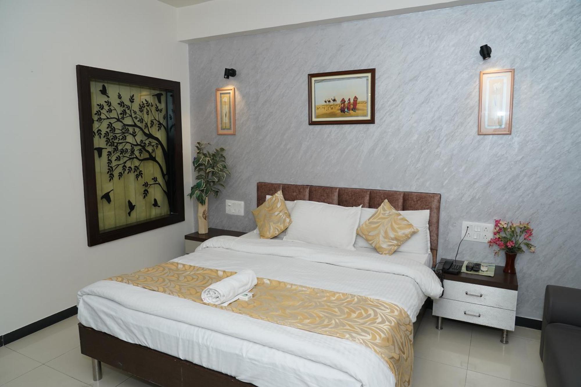 Marshall The Grand Hotel Ahmedabad Esterno foto