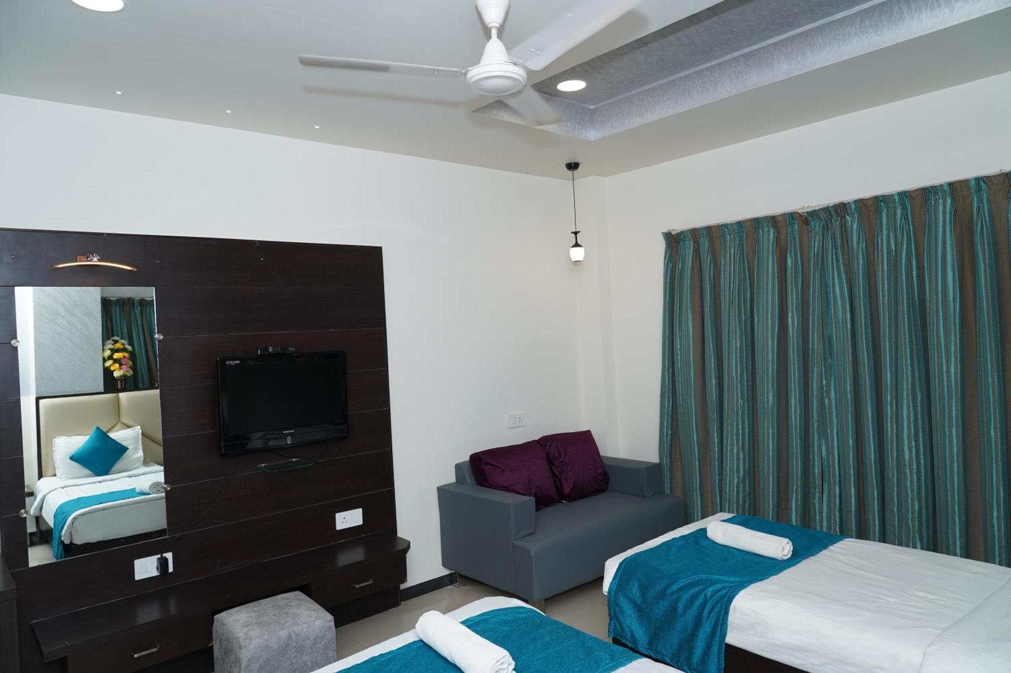 Marshall The Grand Hotel Ahmedabad Esterno foto