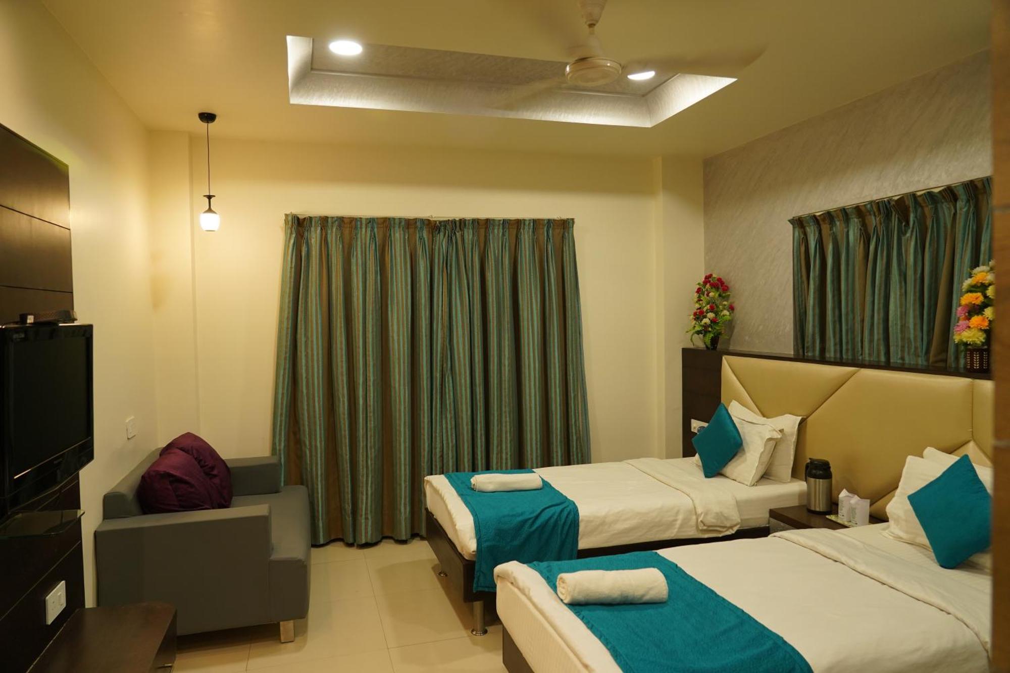 Marshall The Grand Hotel Ahmedabad Esterno foto