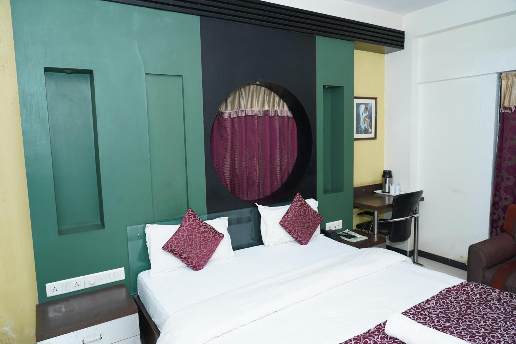 Marshall The Grand Hotel Ahmedabad Esterno foto