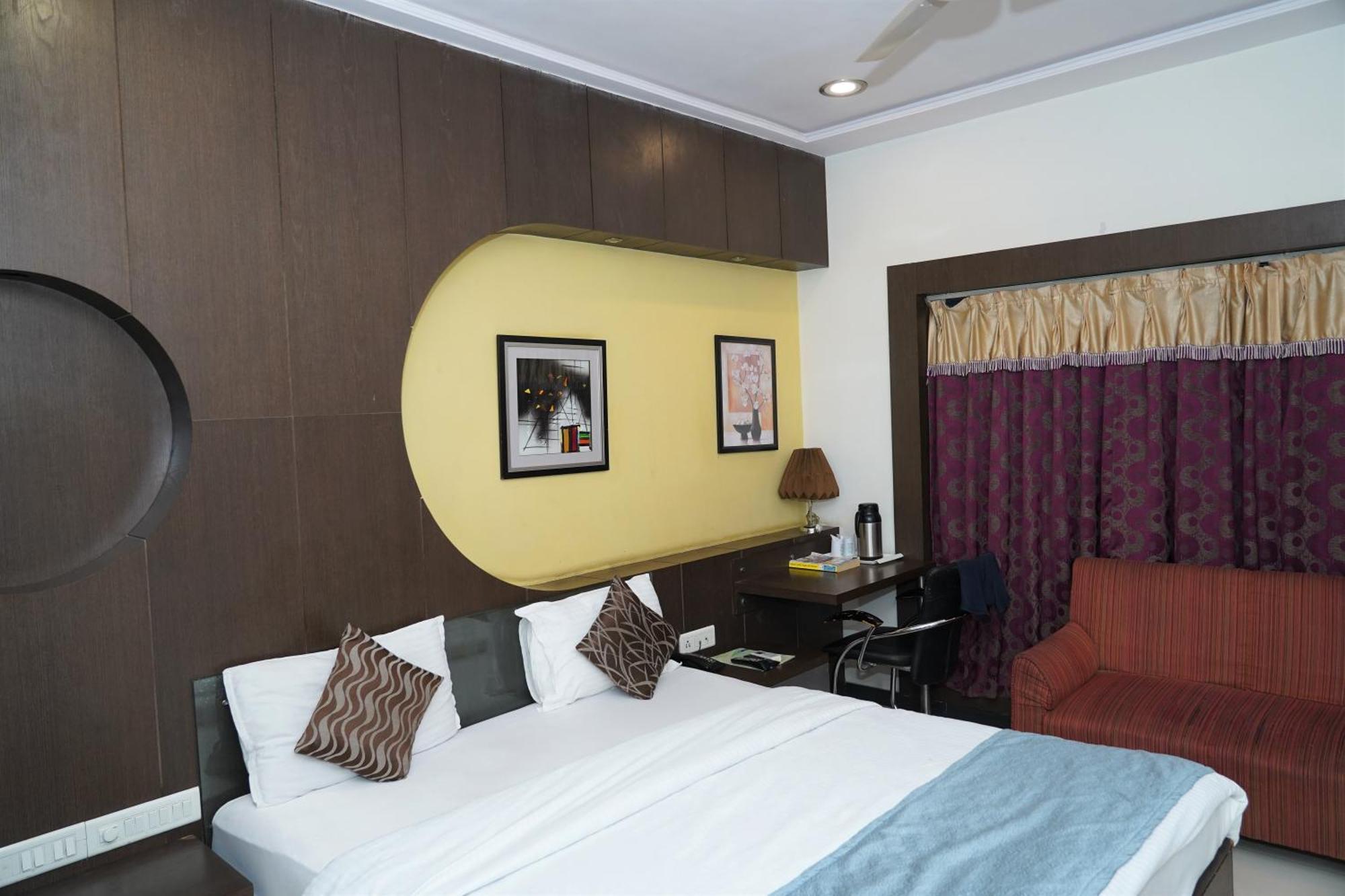 Marshall The Grand Hotel Ahmedabad Esterno foto