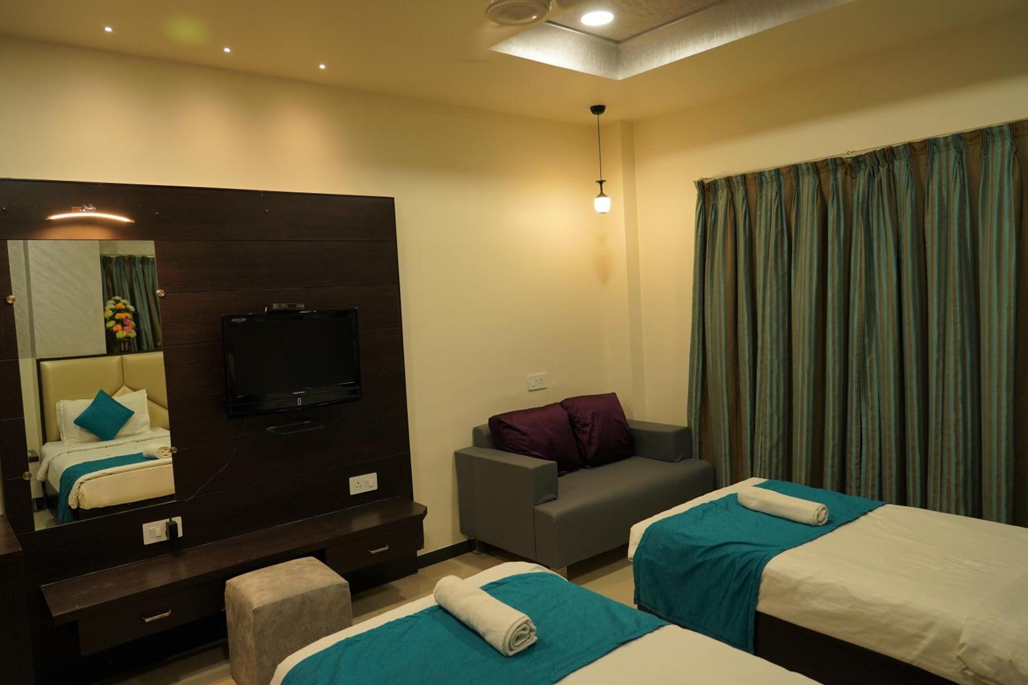 Marshall The Grand Hotel Ahmedabad Esterno foto