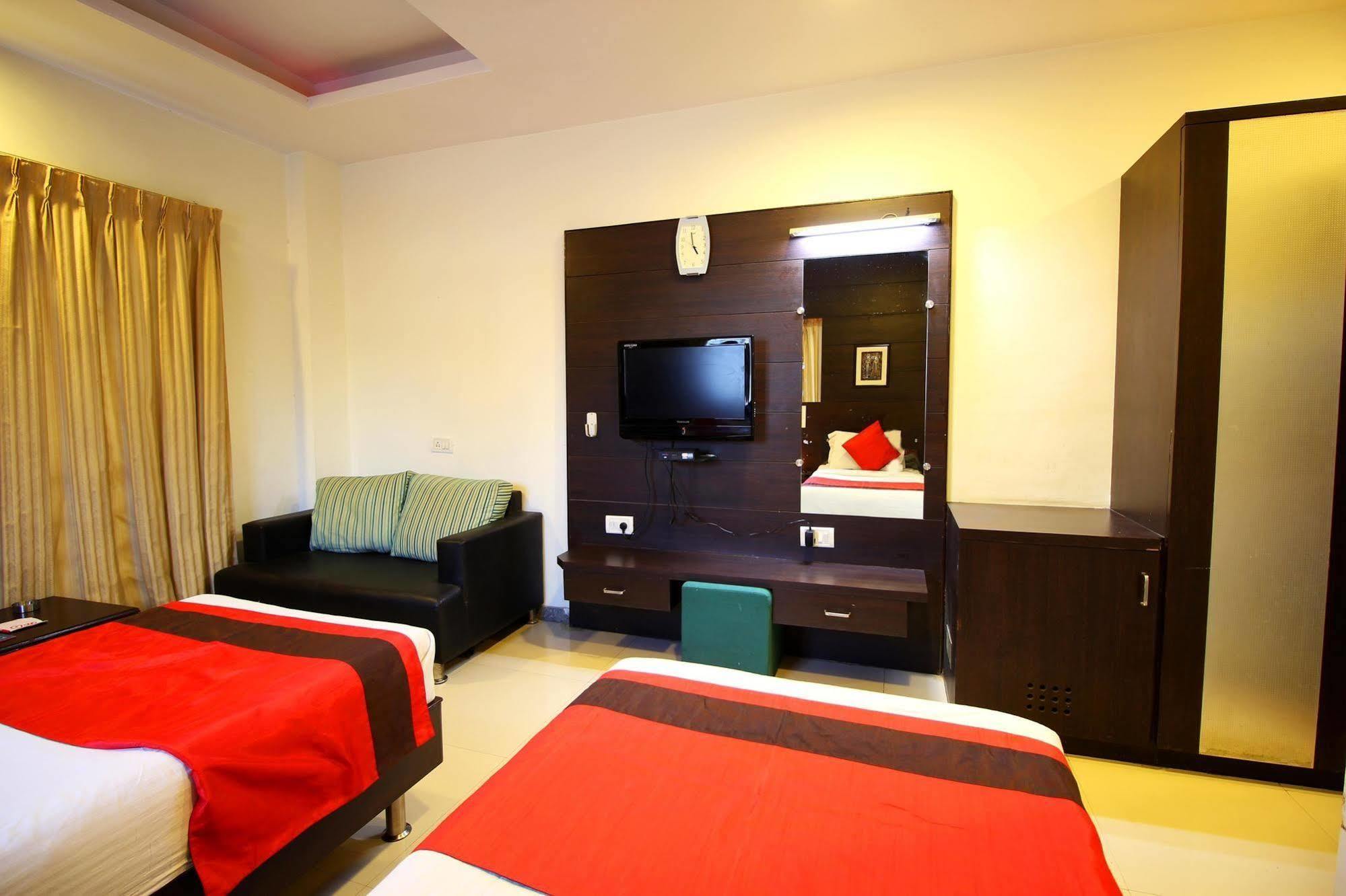 Marshall The Grand Hotel Ahmedabad Esterno foto