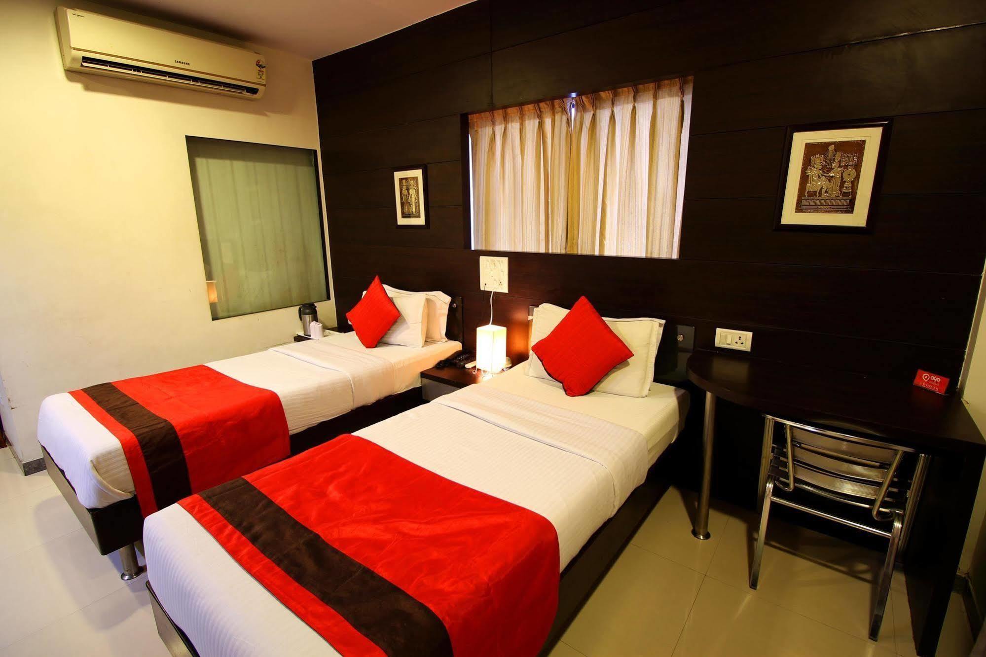 Marshall The Grand Hotel Ahmedabad Esterno foto