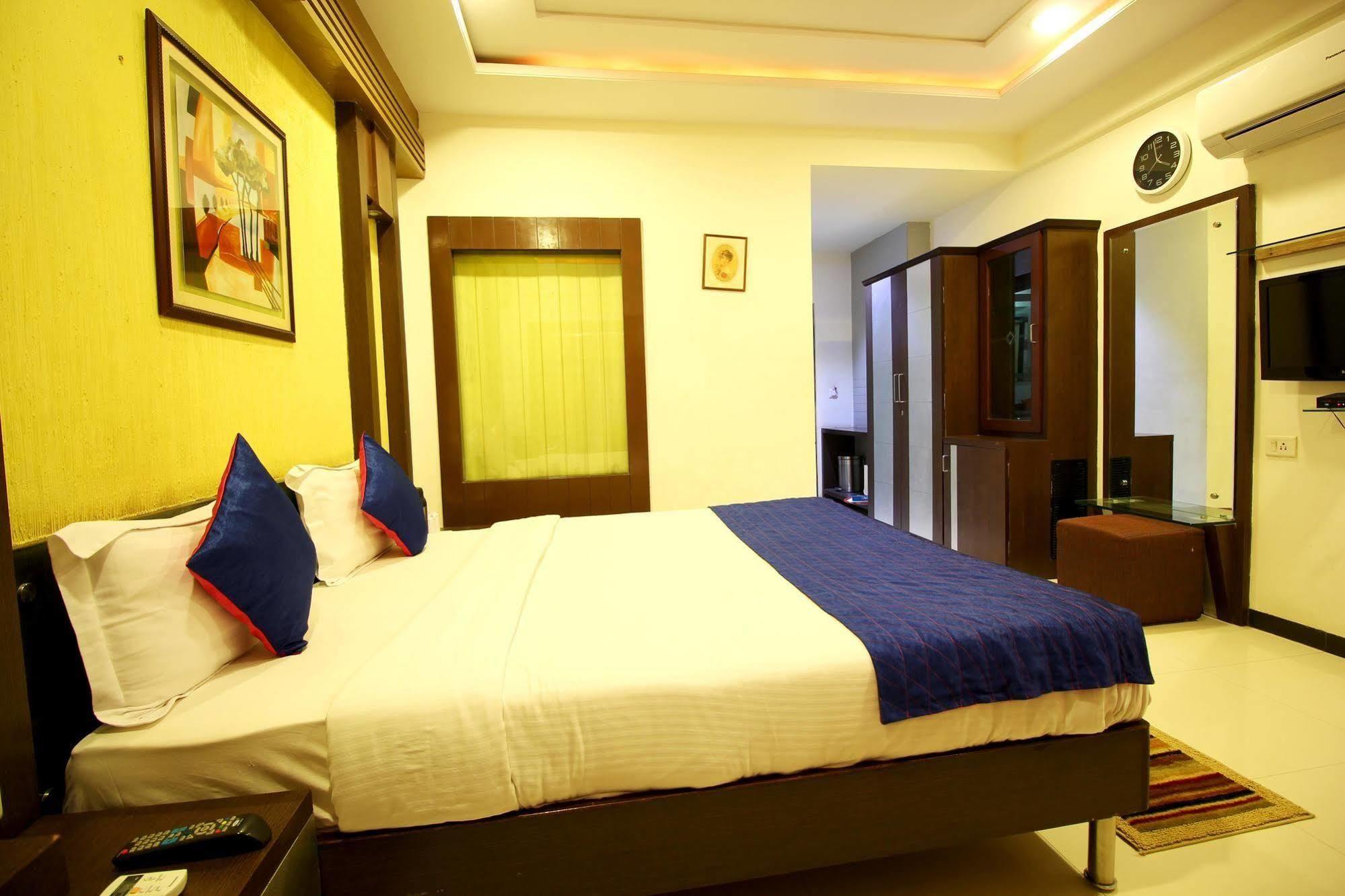 Marshall The Grand Hotel Ahmedabad Esterno foto