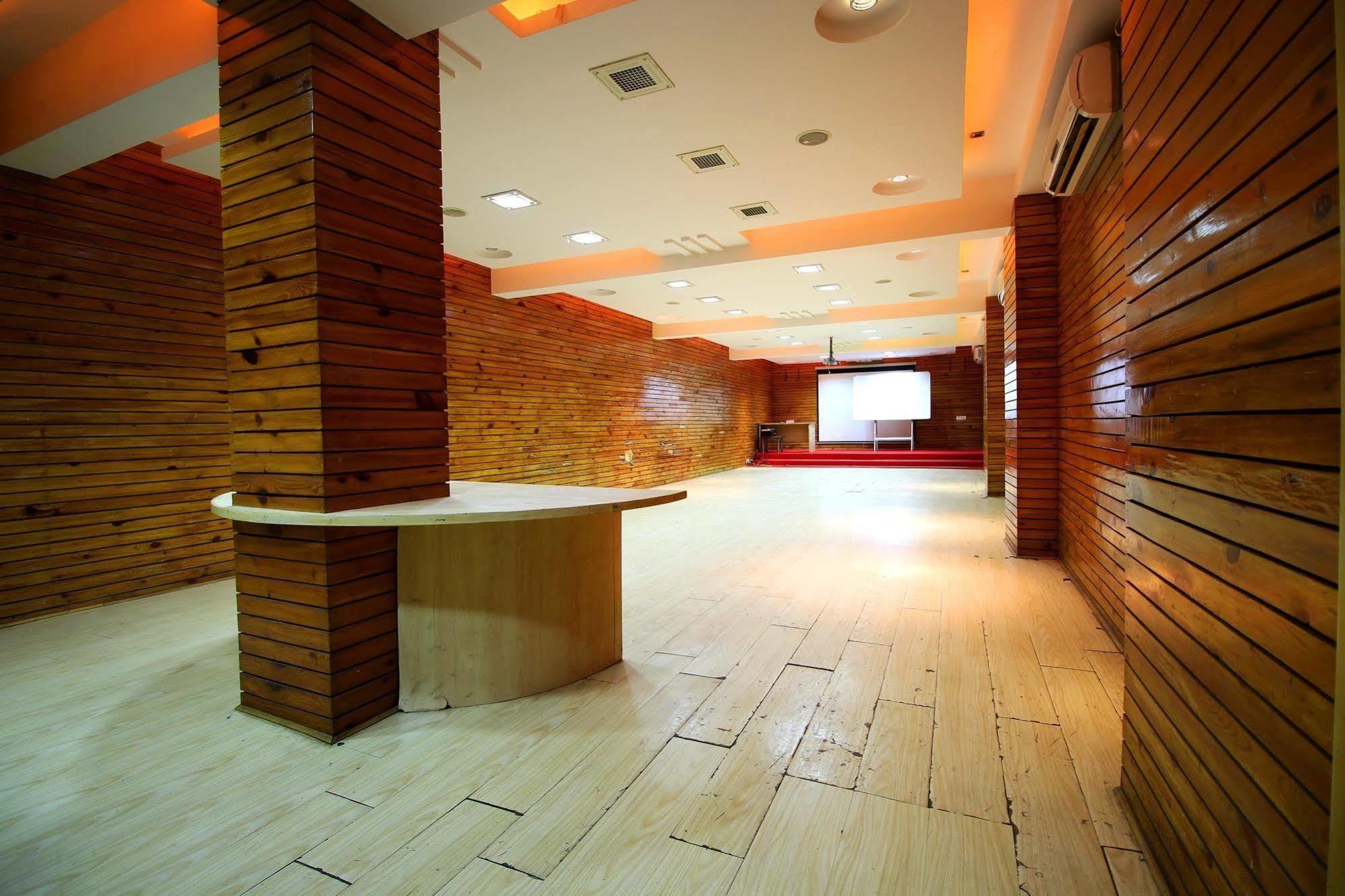 Marshall The Grand Hotel Ahmedabad Esterno foto